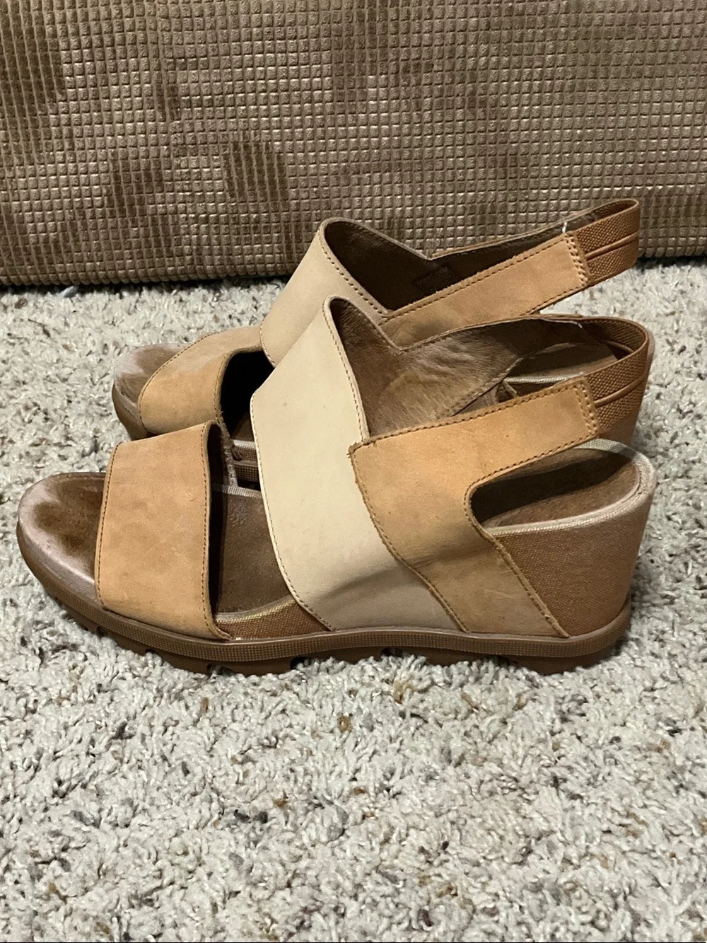 Sorel Two-Tone Tan and Cream Wedge Sandals Women’s size 10